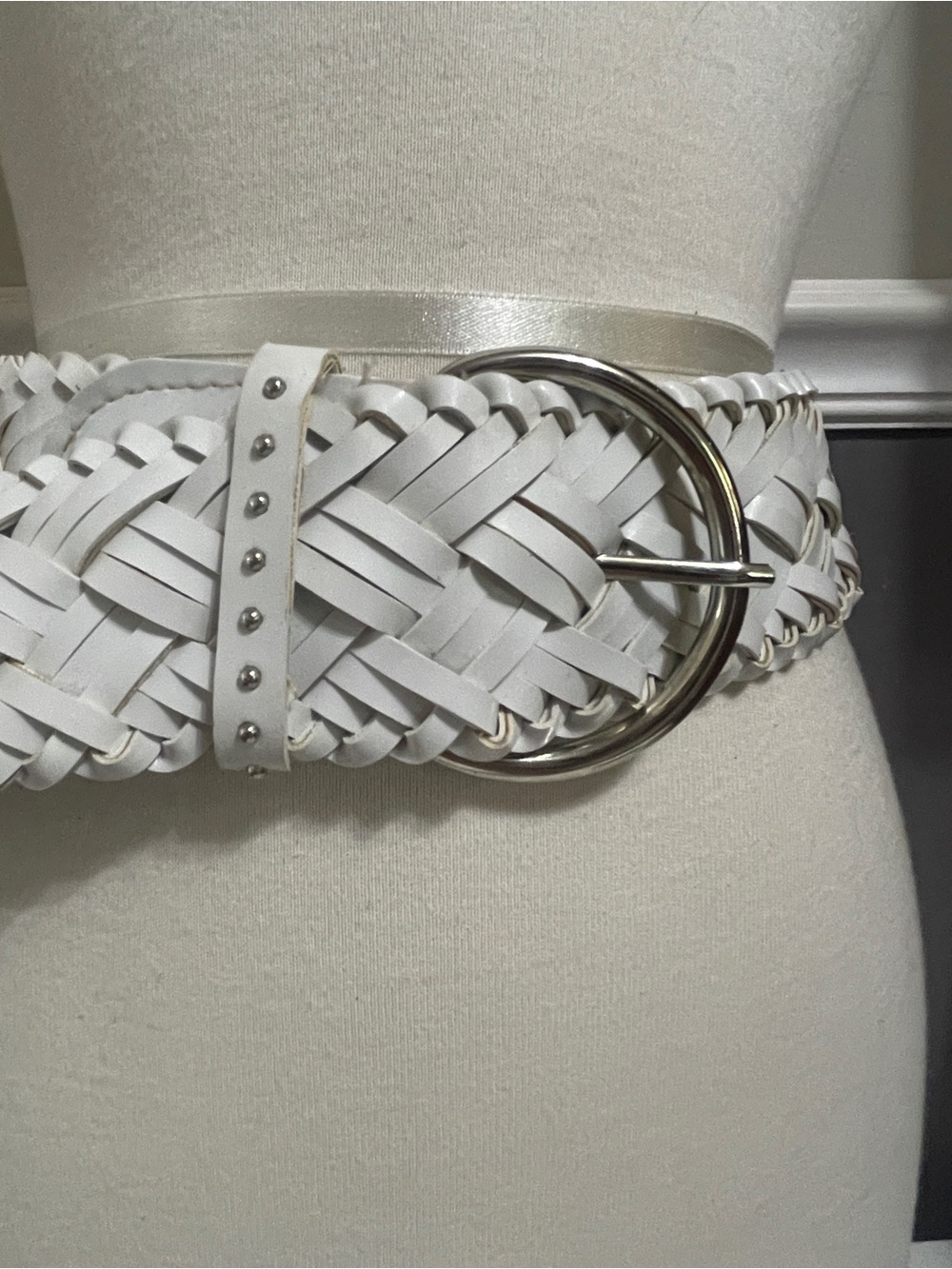 White Braided Faux Leather Belt with Silver Ring Buckle - Picture 2 of 4